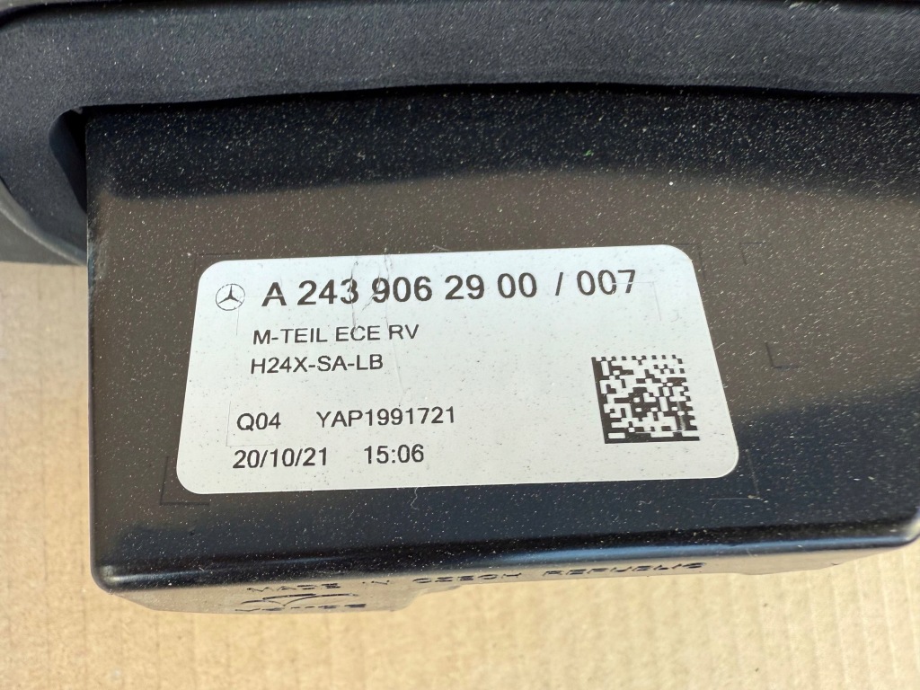 Лампа накладка задня mercedes eqa 2021led оригінал bez пошкоджень Зі Шроту