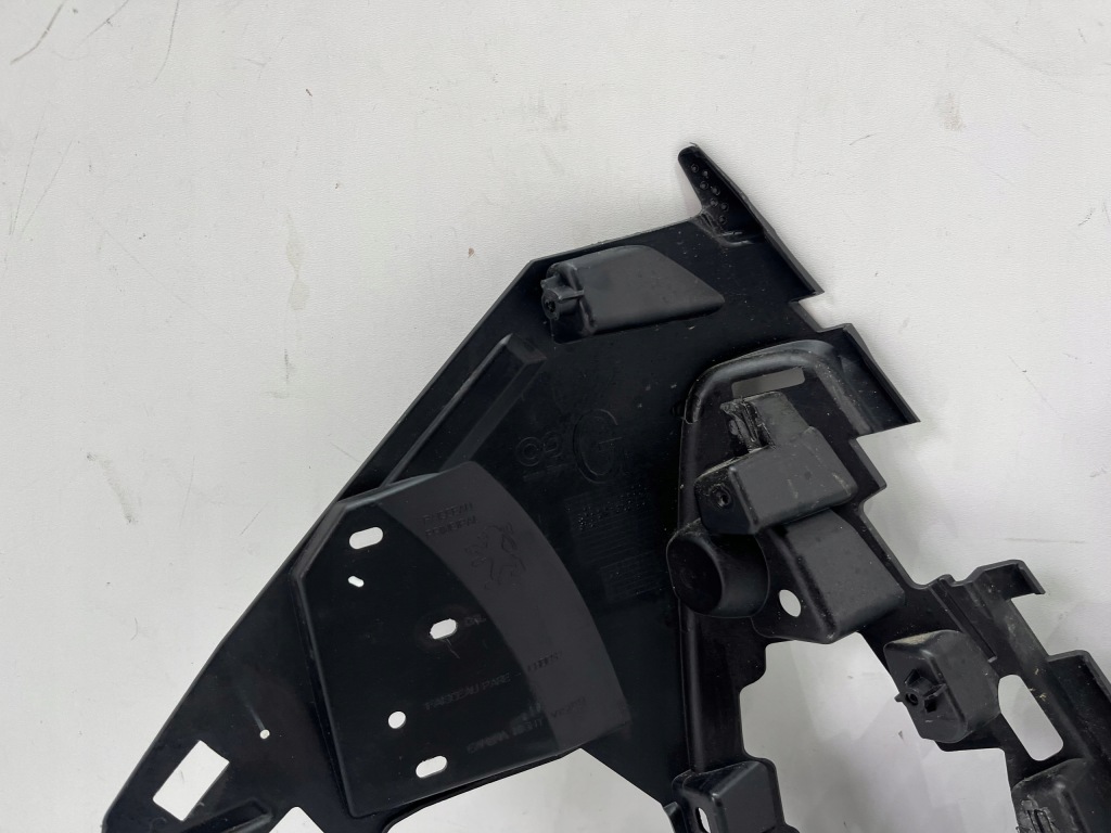 Peugeot 3008 2 рестайлінг  кронштейн  кронштейн бампера перед передній ліве 9836769680 Київ