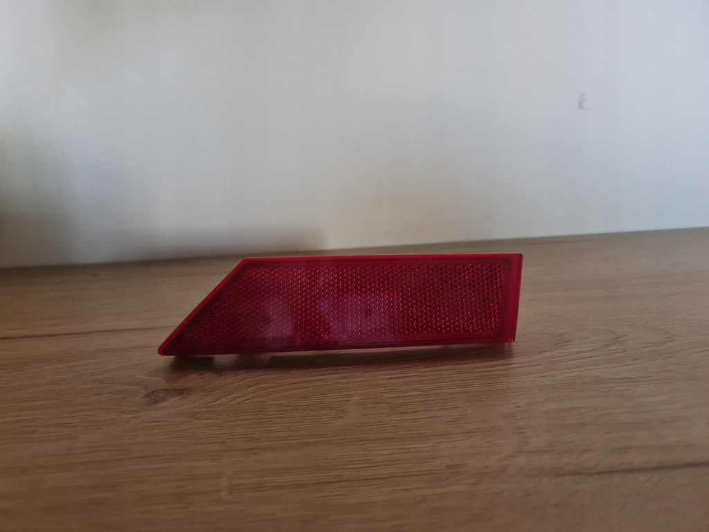 фото №1, Відбивач кришки багажника правий hyundai tucson iii