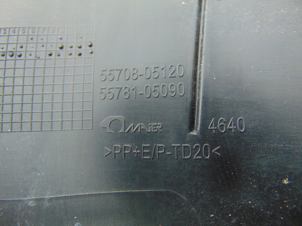 Жабо пластиковый toyota avensis t27 55709-05090 55708-05120 европа Недорого