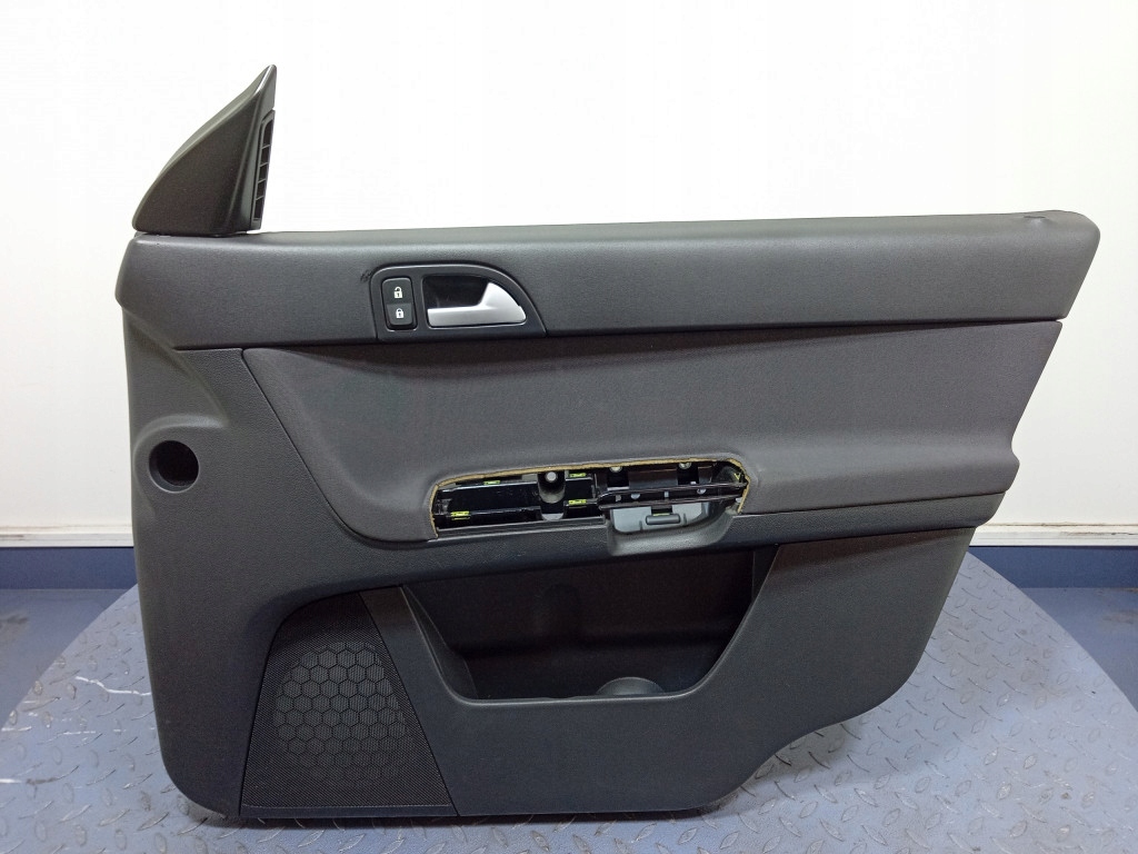 фото №1, Volvo v50 s40 ii обивка дверь перед правая