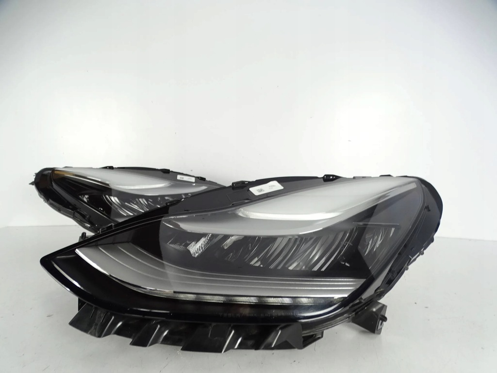 фото №1, Лампа перед передняя левая tesla 3 full led