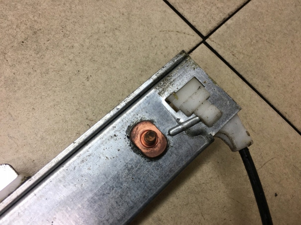 фото №6, Подъемник стекло правый перед space star