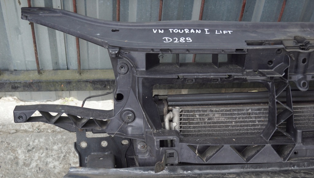 Pas передний радиатор vw touran i lift 1.9 tdi Недорого