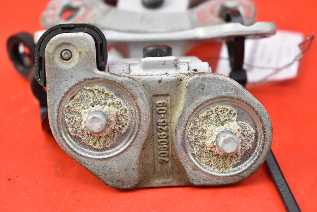 фото №7, Петля петли крышки 7060626 7060625 bmw x1 e84 09-15