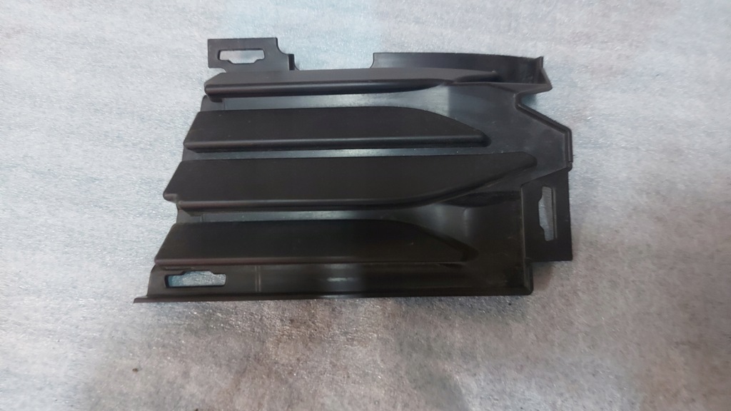 фото №1, Заглушка бампера правая toyota yaris iii 14-20