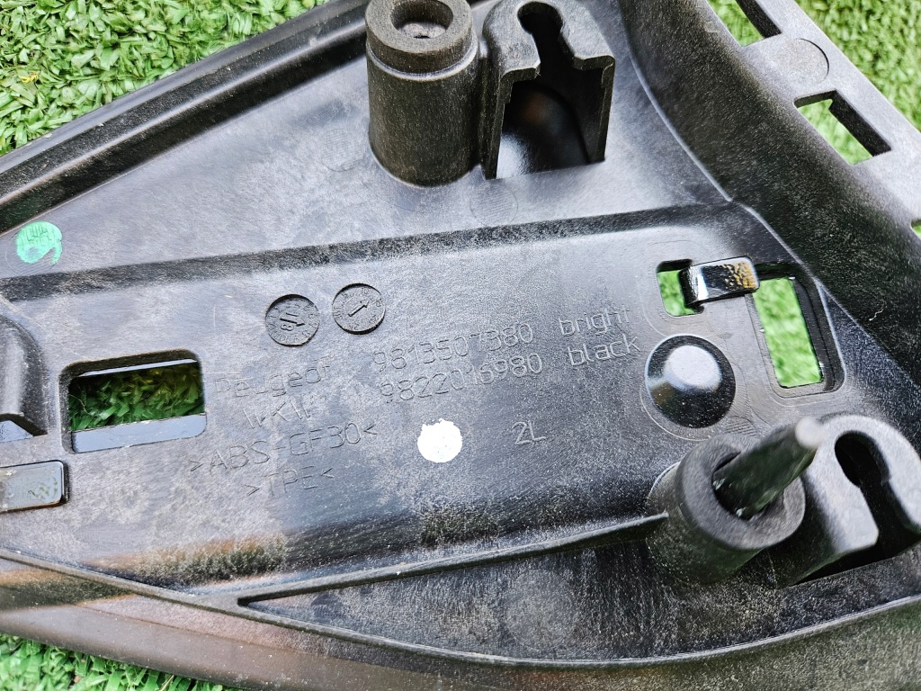 Накладка заглушка трикутник крила ліва задній peugeot 508 2 Київ