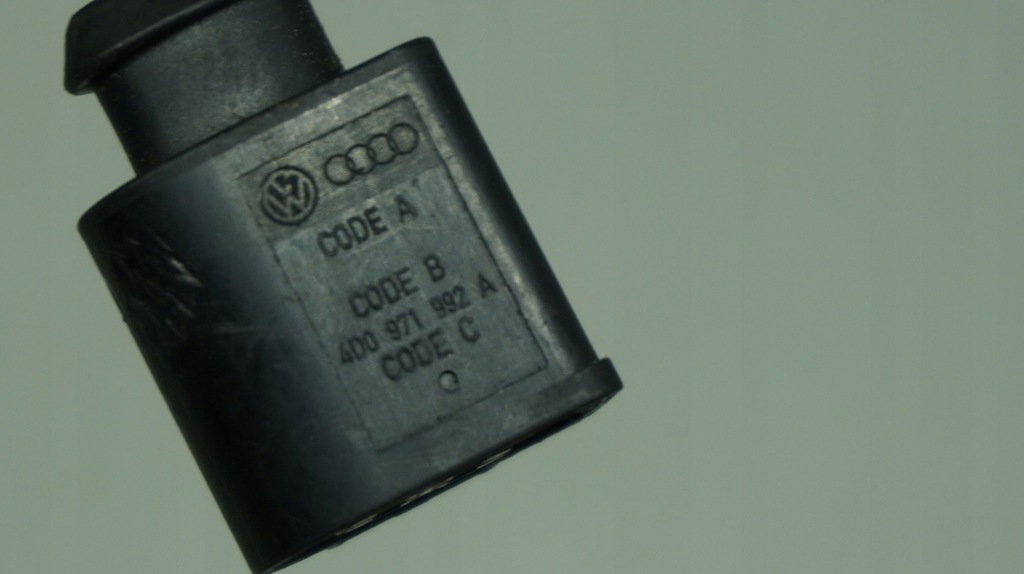 фото №12, Audi voklswagen штекер колодка соединитель 4d0971992a