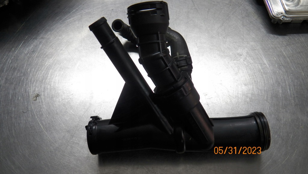 фото №1, Патрубок wody vw caddy iv 2.0 tdi 04l121026f