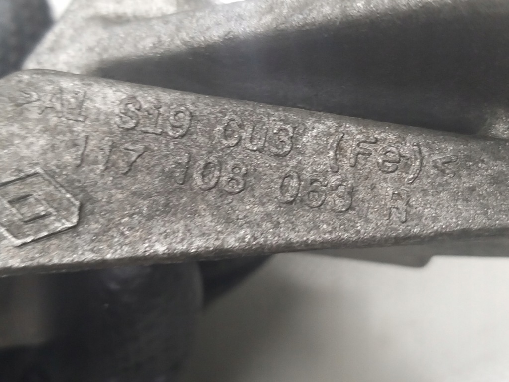 Купити Кронштейн генератора 1.2 tce h5fa400 renault scenic megane juke 117108063r