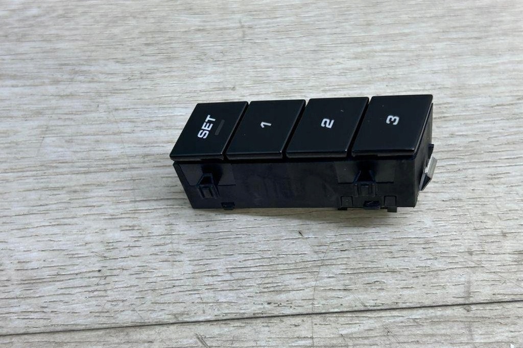 фото №10, Кнопки регулировки правого сиденье porsche panamera 971 971959770f 2.9l