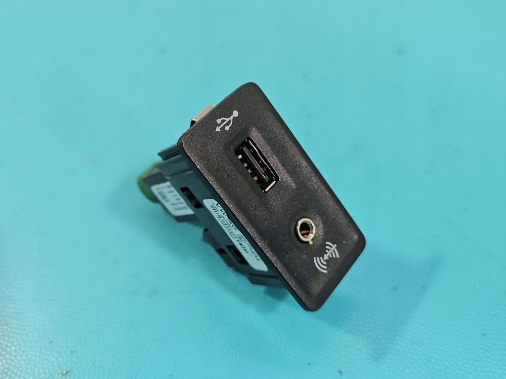 фото №1, Разъём usb vw passat b8 5g0035222e