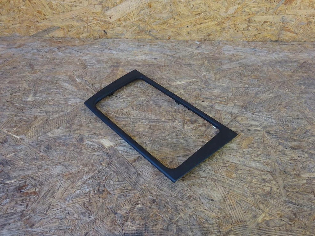 фото №1, Golf vi рамка захист корпус консолі радіо навігації 5k0858063f 5k0858061