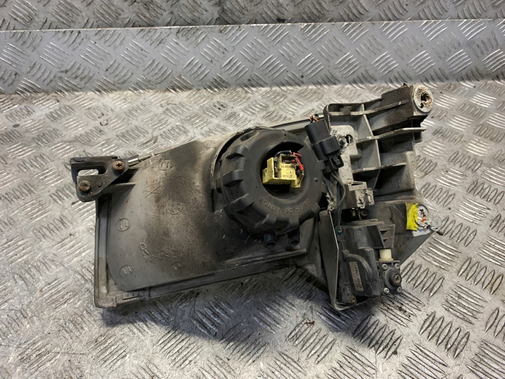 фото №3, Mazda demio лампа правий перед