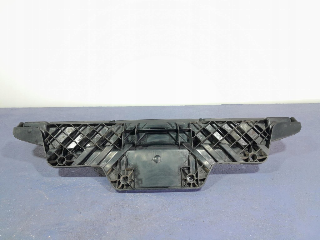 фото №1, Audi q7 ii 4m lift напрямна бампера задня 4m0807329