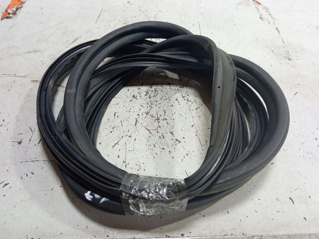 фото №1, Kia ev6 прокладка крышки багажника