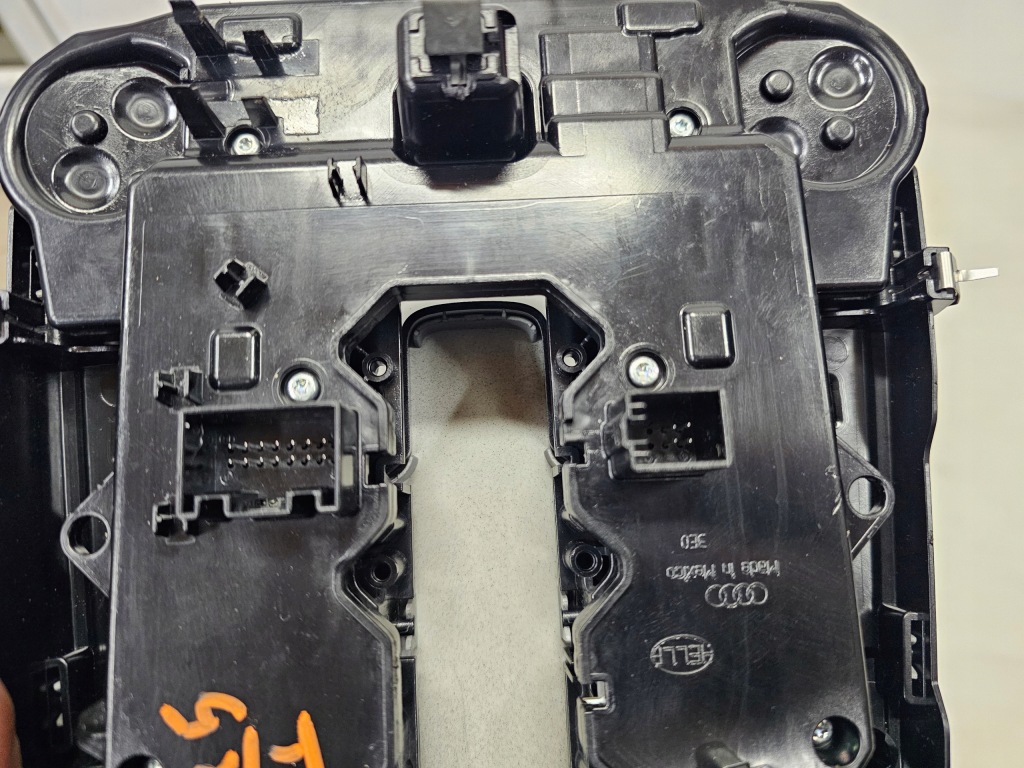 фото №10, Audi q5 ii 80a лампа освещение кабины салона 80a947135bc ładna