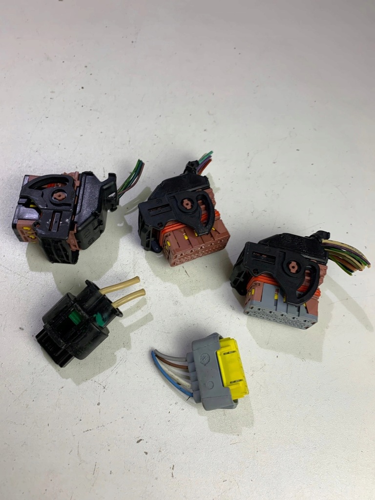 фото №8, Роз'єми штекер колодка коробка запобіжників bsm r09 peugeot 207 citroen c