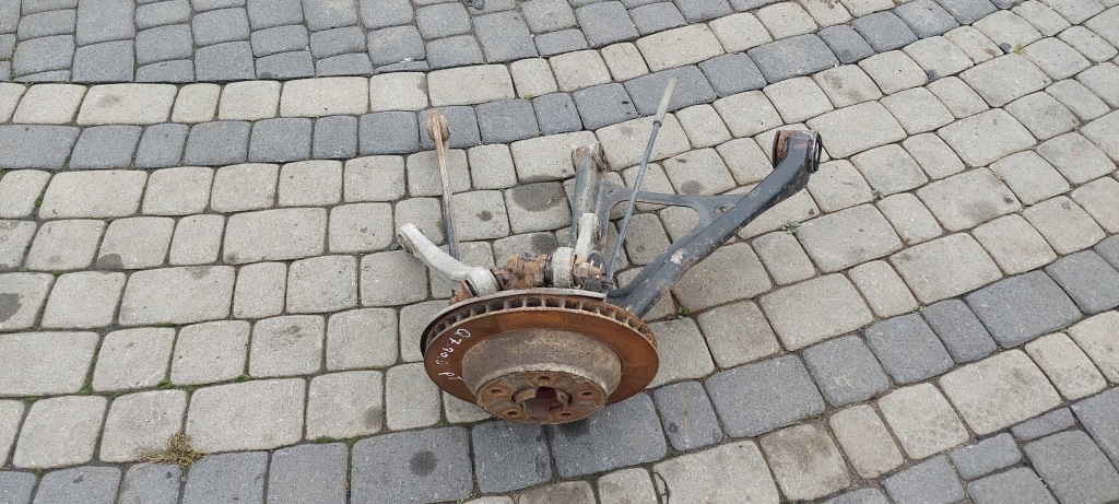 фото №1, Поворотный кулак задняя audi q7 7l0 3.0 tdi