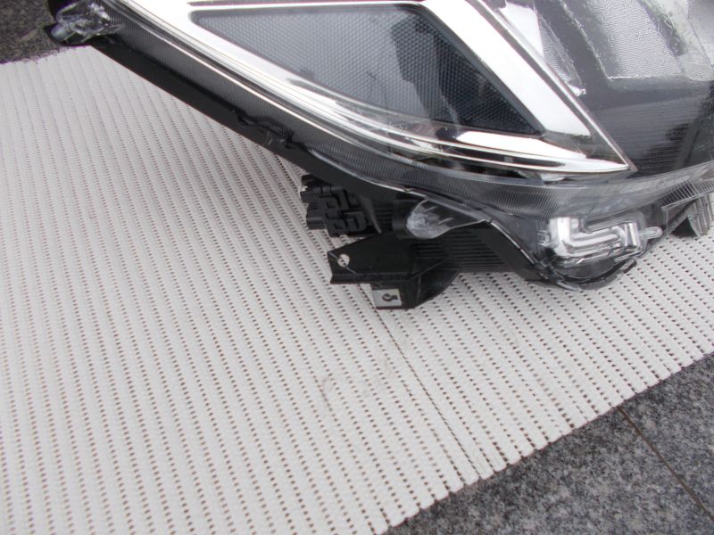 фото №5, Mitsubishi space star 2020- передняя правая лампа