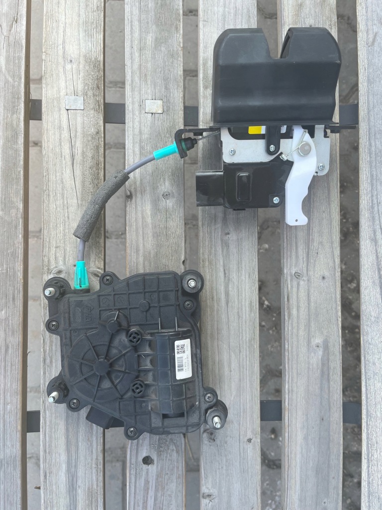 фото №1, Замок доводчик кришки багажника задня kia stinger 2016-19 2325810