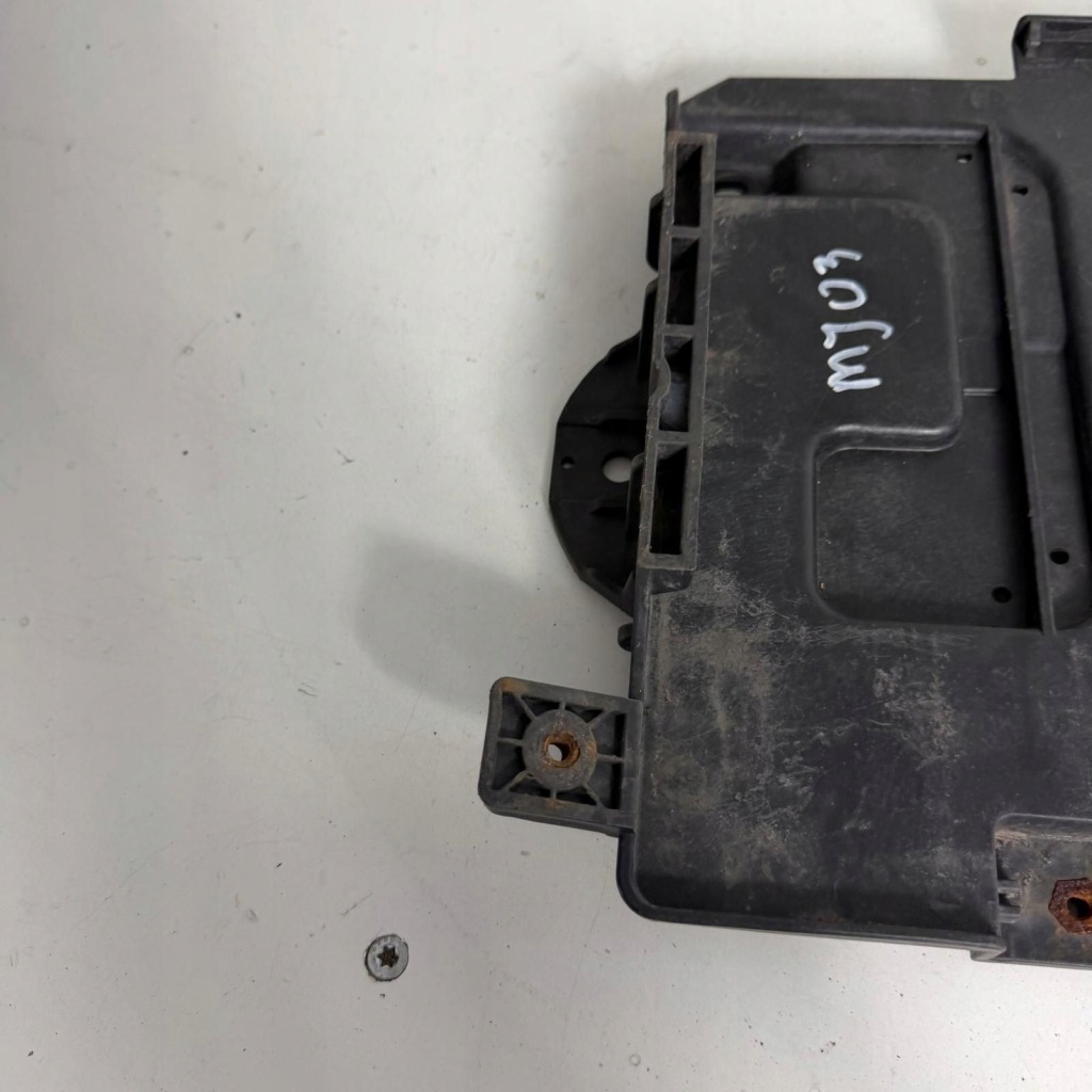 Основание кронштейн аккумулятор hyundai i30 2 1.6crdi оригинальный номер оригинал 37150a5000 Цена