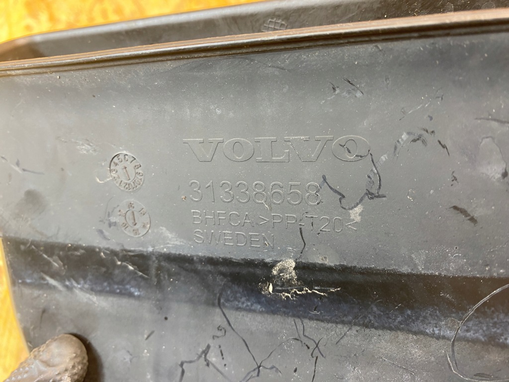 Впуск воздухозаборник шланг воздуха volvo v40 ii 31338658 2012- Цена