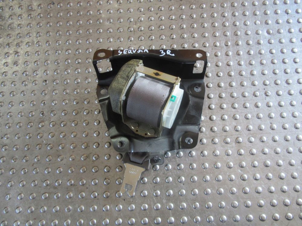 фото №12, Sequoia 2003 pas безпеки задня 2 ряд