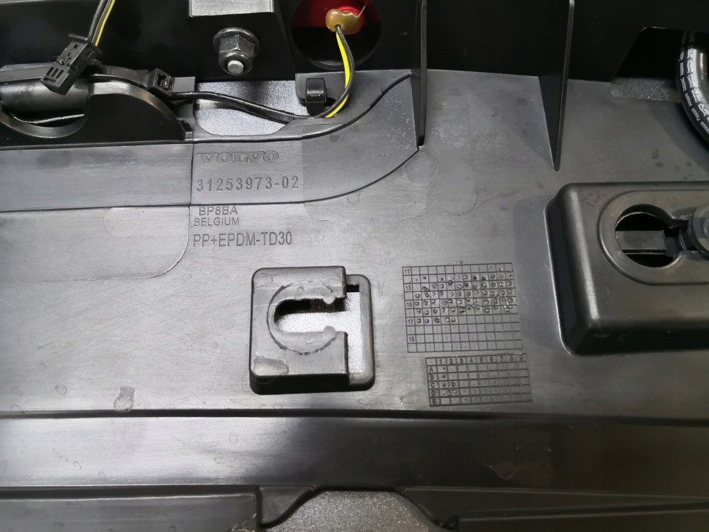 фото №6, Спойлер спойлер крышки volvo v40 i 12- задняя