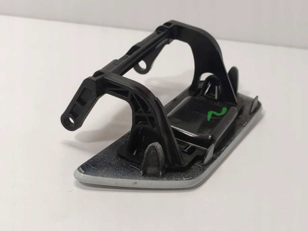 Audi a7 4k заглушка омывателя лампы левая 4k8807787d Цена