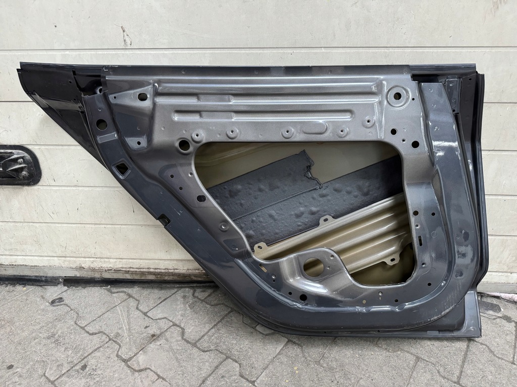 фото №3, Tesla 3 iii левая задние дверь