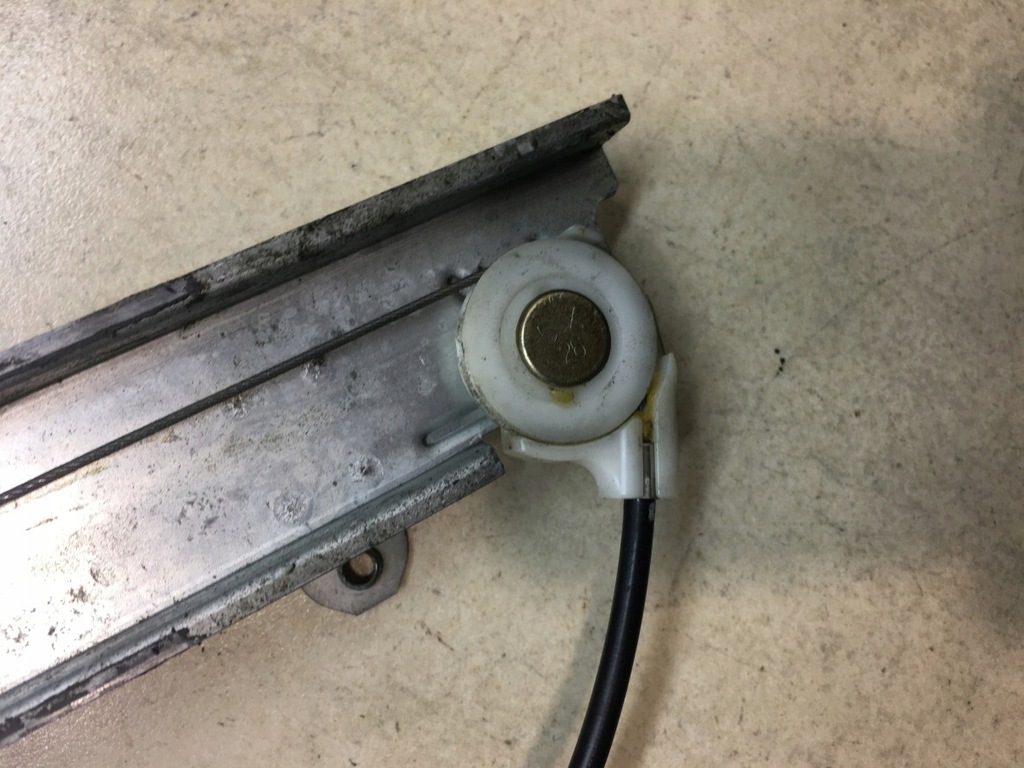 фото №7, Підйомник скло правий задня almera n15 2 pin