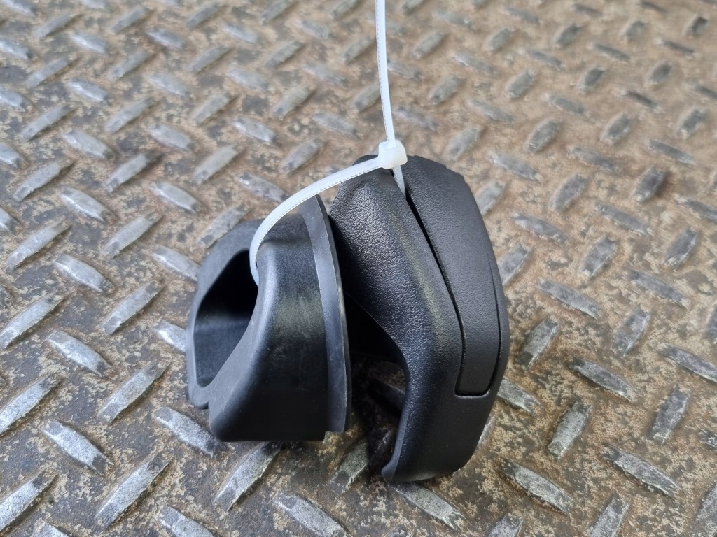 фото №1, 2022 dodge challenger крючок потолочный