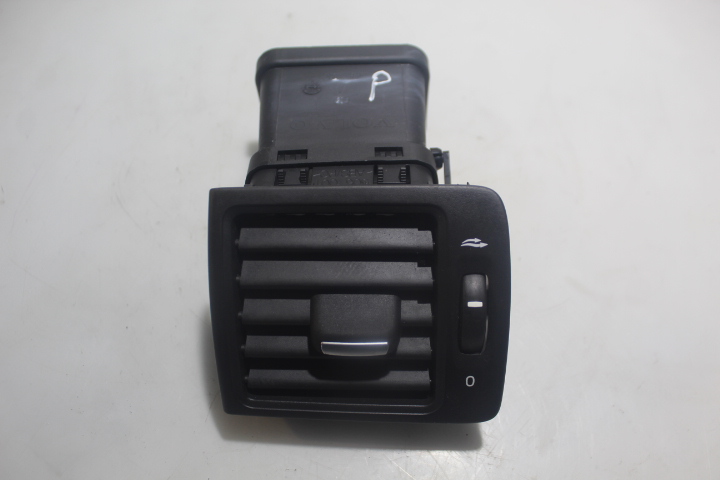 фото №3, Решітка обдув права volvo c30