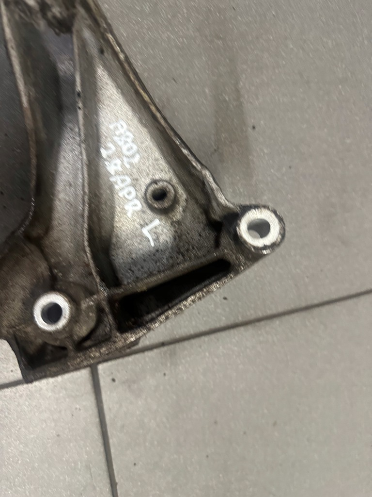 фото №8, Кронштейн опора коробки левая audi a8 d2 2.8 apr 4d0399113aa