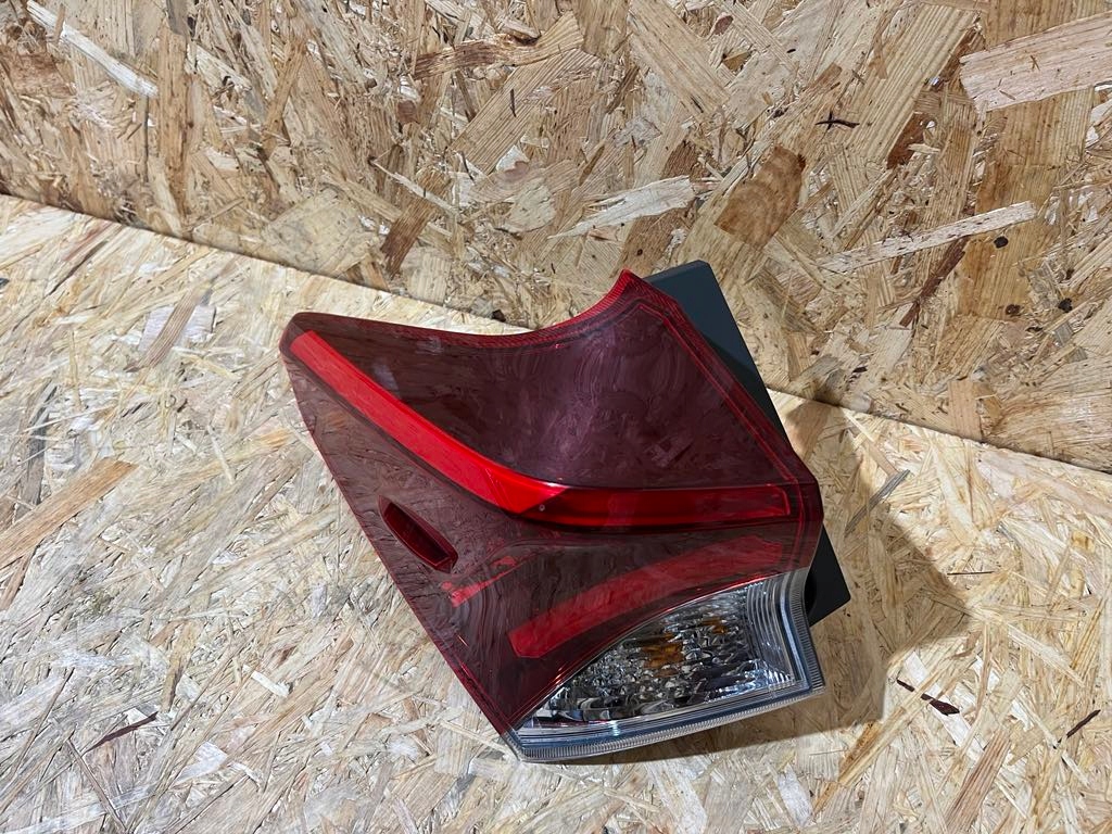 фото №11, Комплектна лампа задня задня ліва lub права toyota auris ii kombi lift 15- eu