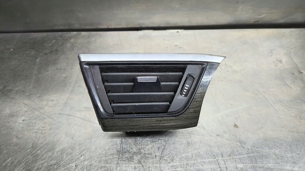 фото №1, Bmw f30 f31 решётка обдув правая 9231995