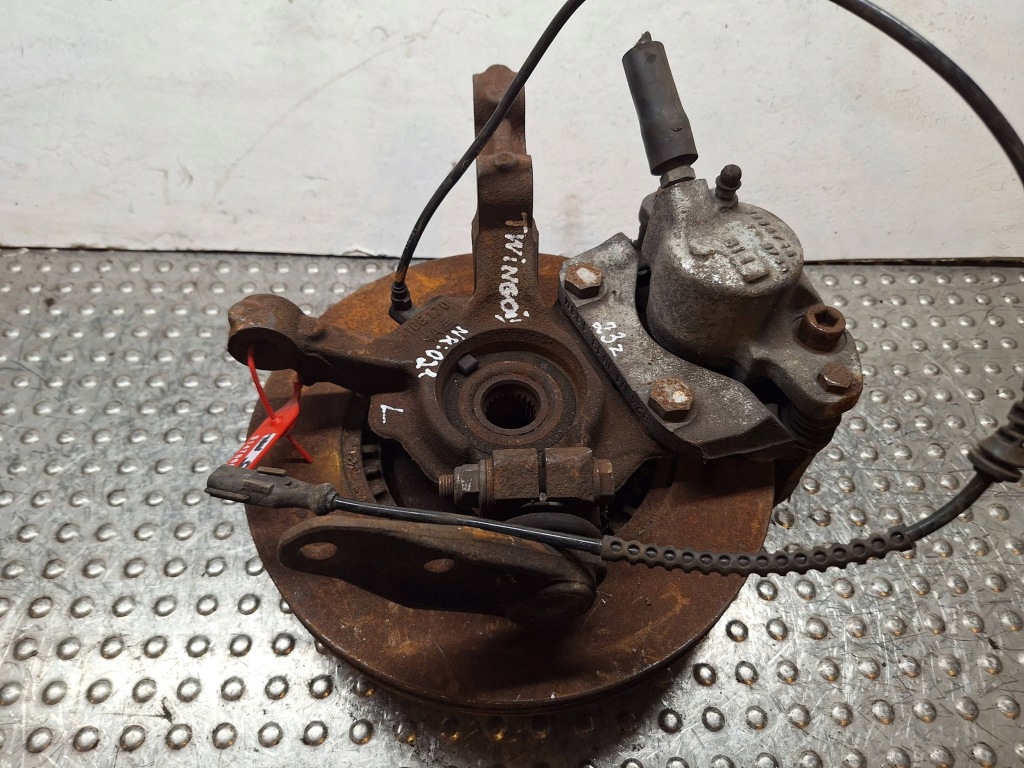 фото №1, Поворотний кулак перед ліва 8200663586 renault twingo ii 1.2 1.6 tce 1.5 dci 07-