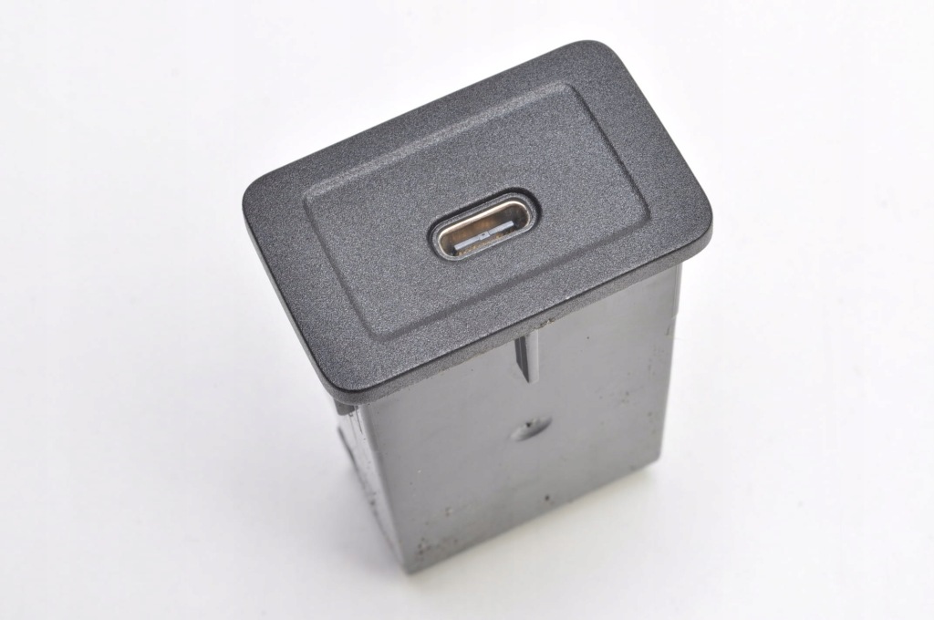 фото №1, Mercedes eqb x243 вход разъём usb a2478208602