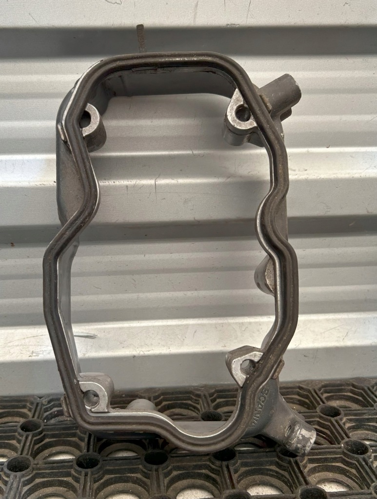 фото №1, Основание рамка крышки клапанов scania r 1519142