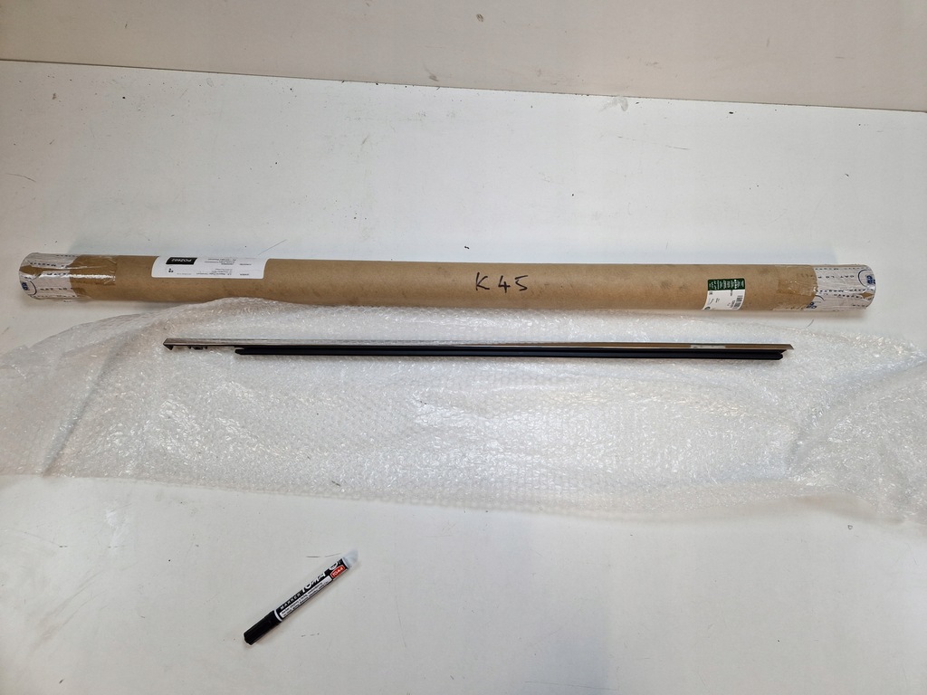 фото №1, Jaguar xe x760 молдинг ущільнювач двері перед ліва nowa оригінал!