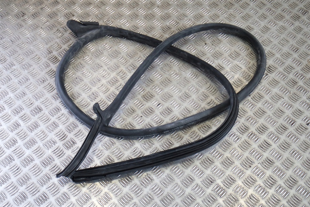 фото №1, Audi t 8s прокладка двері ліва 8s8831707