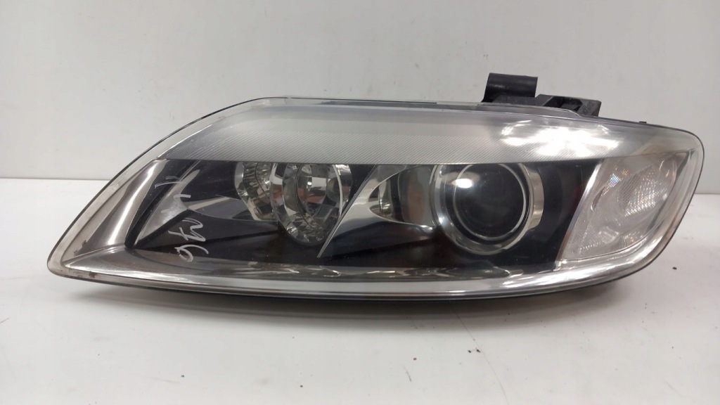 фото №1, Audi q7 s-line 4l лампа перед левая линза ксенон