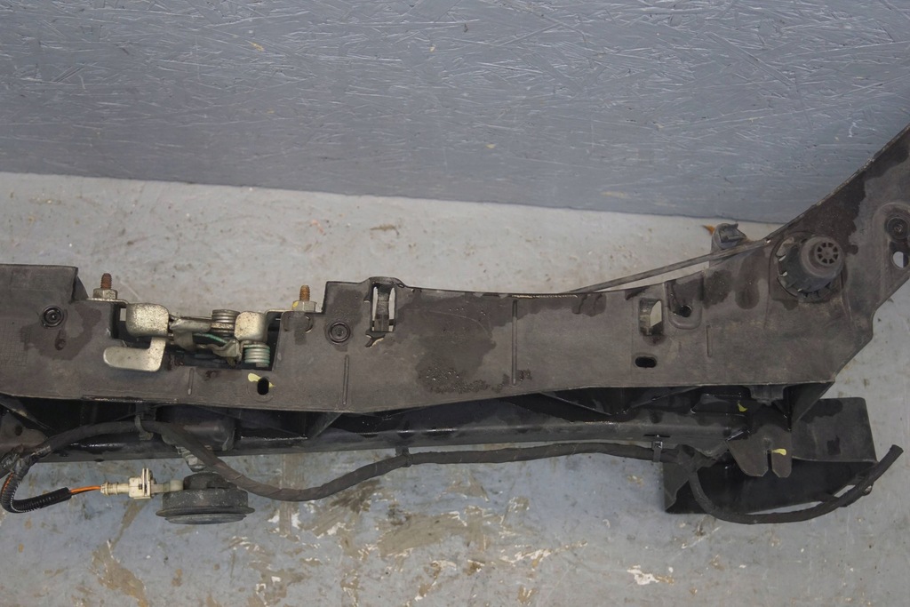 фото №8, Pas передний верхний усилитель renault clio iii 8200290143 ż248