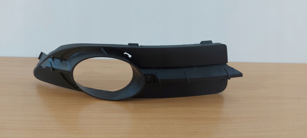 фото №1, Vw eos 1q0 правая решётка бампера рамка противотуманной фары оригинальный номер