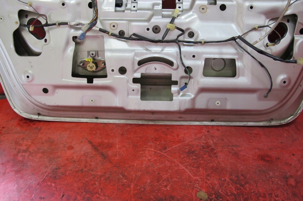 фото №9, Suzuki liana 04-07 хетчбек 5d скло кришка багажника багажника z2s