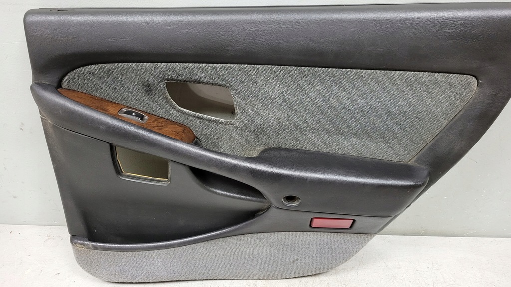 фото №4, Обшивка дверь правый задняя mitsubishi sigma 91-96