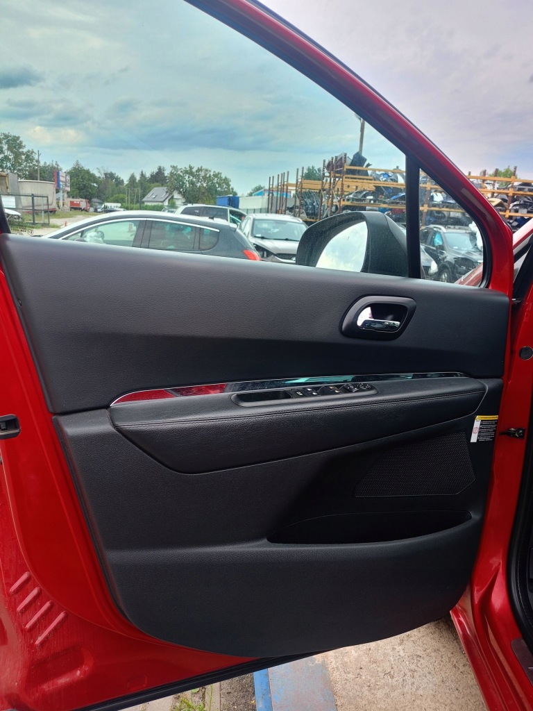Купить Обшивка левый перед кожа peugeot 5008 09-16r