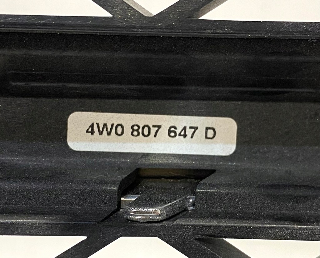 фото №8, Bentley flying spur боковой решётка радиатора lh 4w0807647d