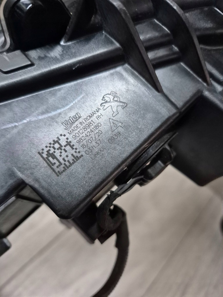 13039. peugeot 208 2 gt-line фара led правый  9824241180 с Разборки